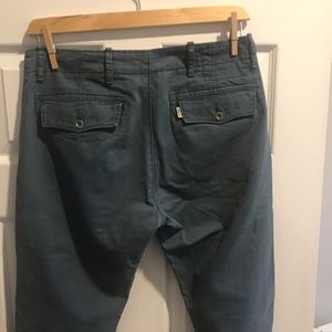Men’s Levi cotton chino style slim fit pants.